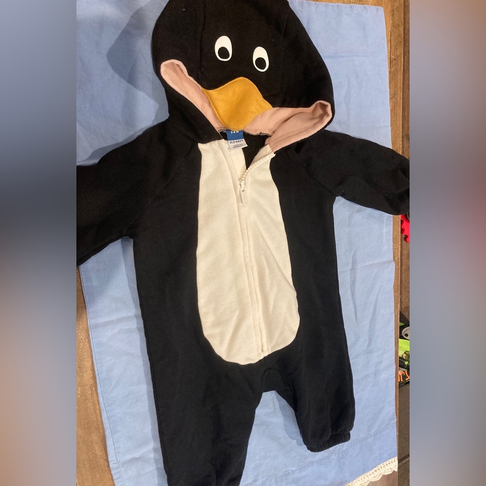 Old Navy Penguin Onesie! 3-6mo